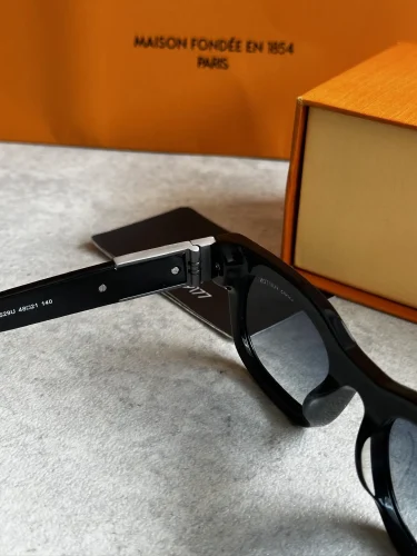 Louis Vuitton Arabesque Sunglasses (4)