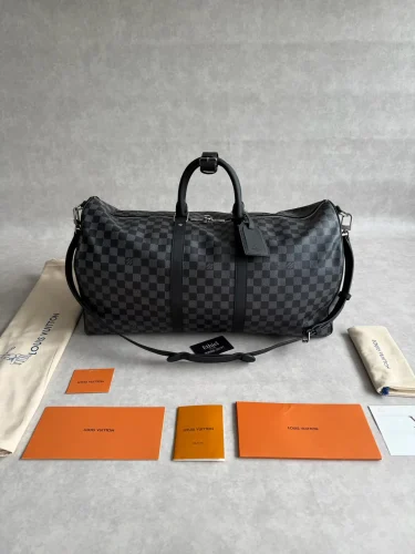 Louis Vuitton Keepall Bandoulière travel bag (13)