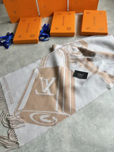 Louis Vuitton Lock And Keys Scarf (5)