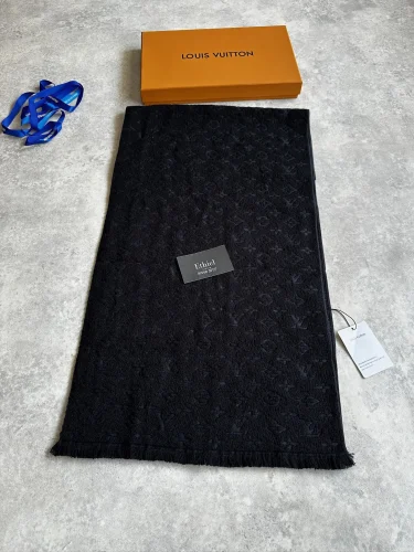 Louis Vuitton Monogram Classic Scarf in black (2)