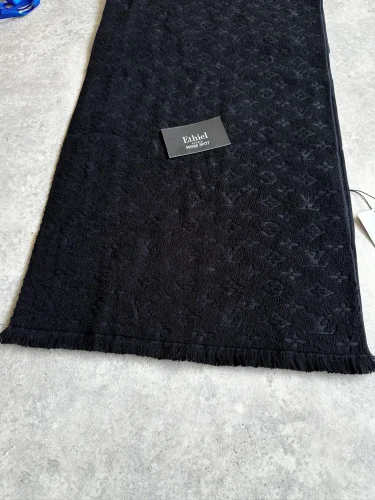 Louis Vuitton Monogram Classic Scarf in black (4)