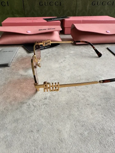 Miu Miu Logo Sunglasses (1)
