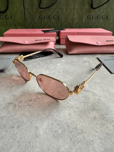Miu Miu Logo Sunglasses (8)