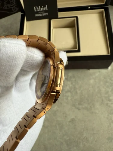 Patek Philippe Ladies_ Nautilus (13)