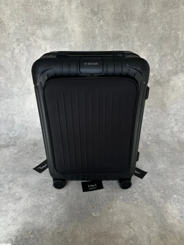 RIMOWA Essential Sleeve Cabin Suitcase in Black, (10)