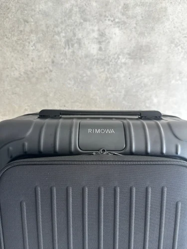 RIMOWA Essential Sleeve Cabin Suitcase in Black, (14)