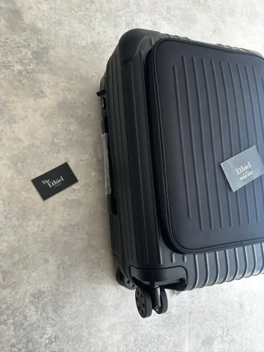 RIMOWA Essential Sleeve Cabin Suitcase in Black, (15)