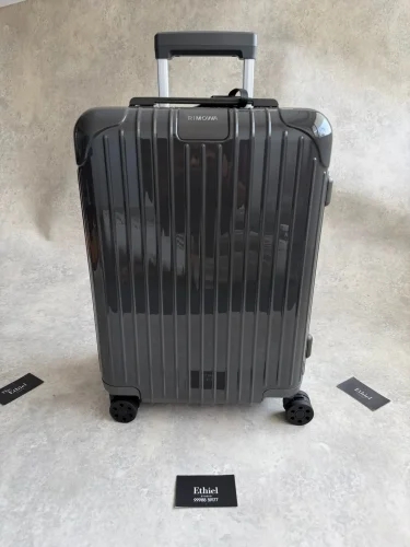 Rimowa Essential polycarbonate suitcase (3)