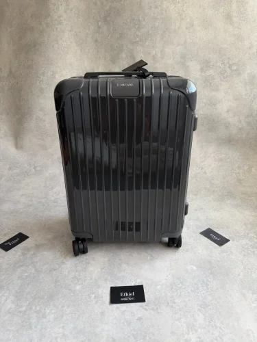 Rimowa Essential polycarbonate suitcase (6)