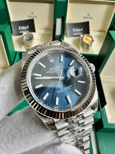 Rolex Datejust 41 Bright blue with index hour markers (Reference 126334) (4)