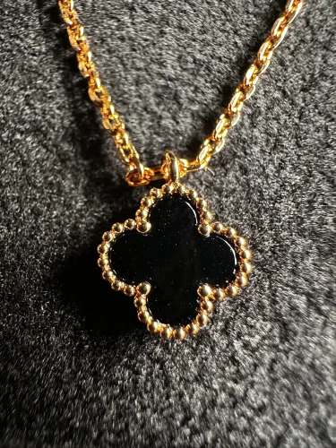 Van Cleef & Arpels Alhambra Pendant Necklace, (12)