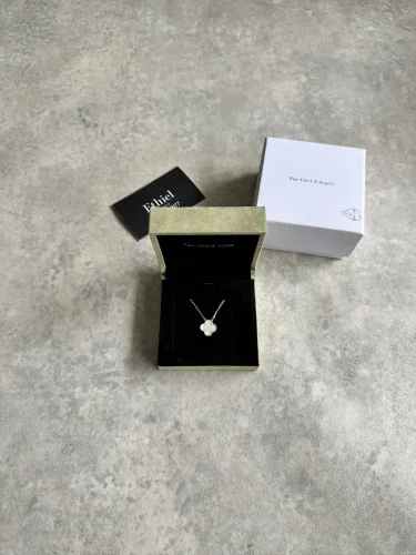 Van Cleef & Arpels Alhambra Pendant Necklace, (14)
