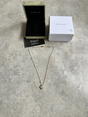 Van Cleef & Arpels Alhambra Pendant Necklace, (16)