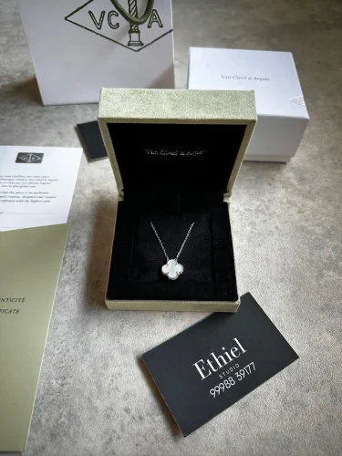 Van Cleef & Arpels Alhambra Pendant Necklace, (4)