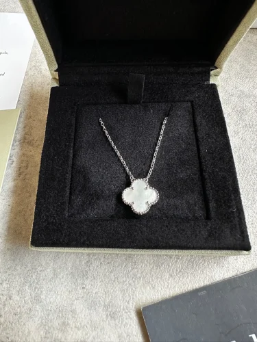 Van Cleef & Arpels Alhambra Pendant Necklace, (5)