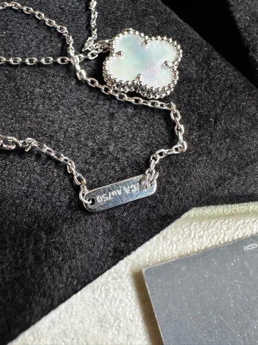 Van Cleef & Arpels Alhambra Pendant Necklace, (6)