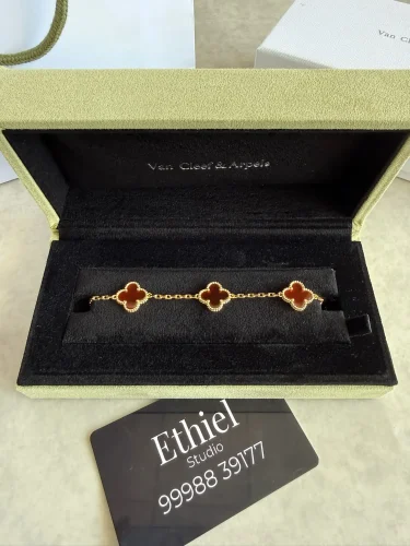 Van Cleef & Arpels Vintage Alhambra (1)