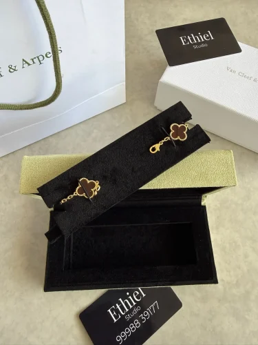 Van Cleef & Arpels Vintage Alhambra (4)
