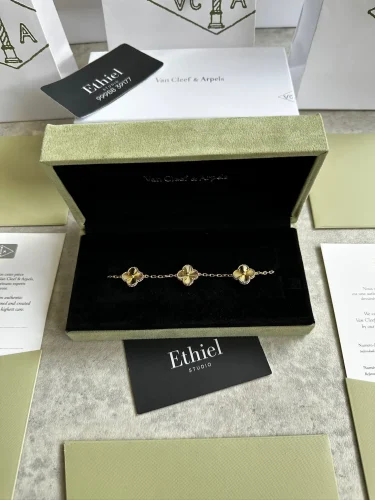 Van Cleef & Arpels Vintage Alhambra 5-motif bracelet (1)