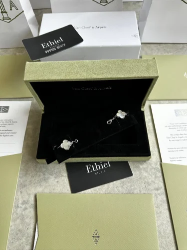 Van Cleef & Arpels Vintage Alhambra 5-motif bracelet (10)