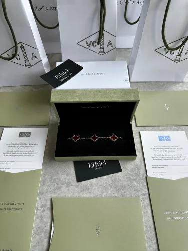 Van Cleef & Arpels Vintage Alhambra 5-motif bracelet (24)
