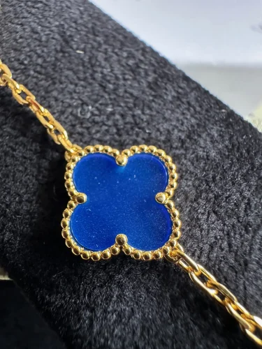Van Cleef & Arpels Vintage Alhambra 5-motif bracelet (37)