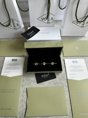 Van Cleef & Arpels Vintage Alhambra 5-motif bracelet (42)