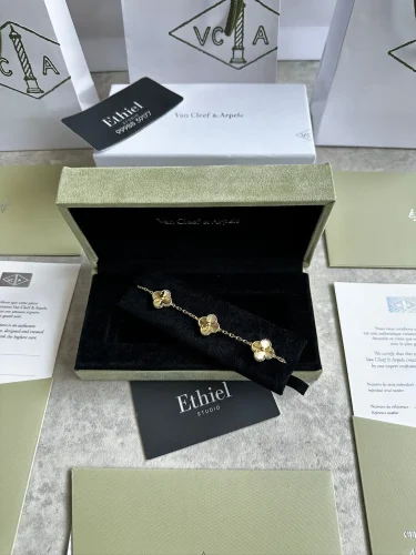 Van Cleef & Arpels Vintage Alhambra 5-motif bracelet (44)
