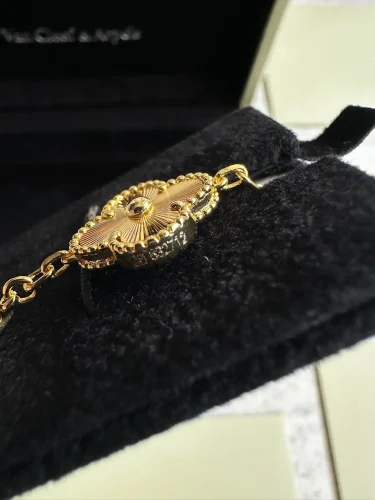 Van Cleef & Arpels Vintage Alhambra 5-motif bracelet (48)