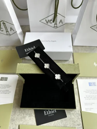 Van Cleef & Arpels Vintage Alhambra 5-motif bracelet (9)